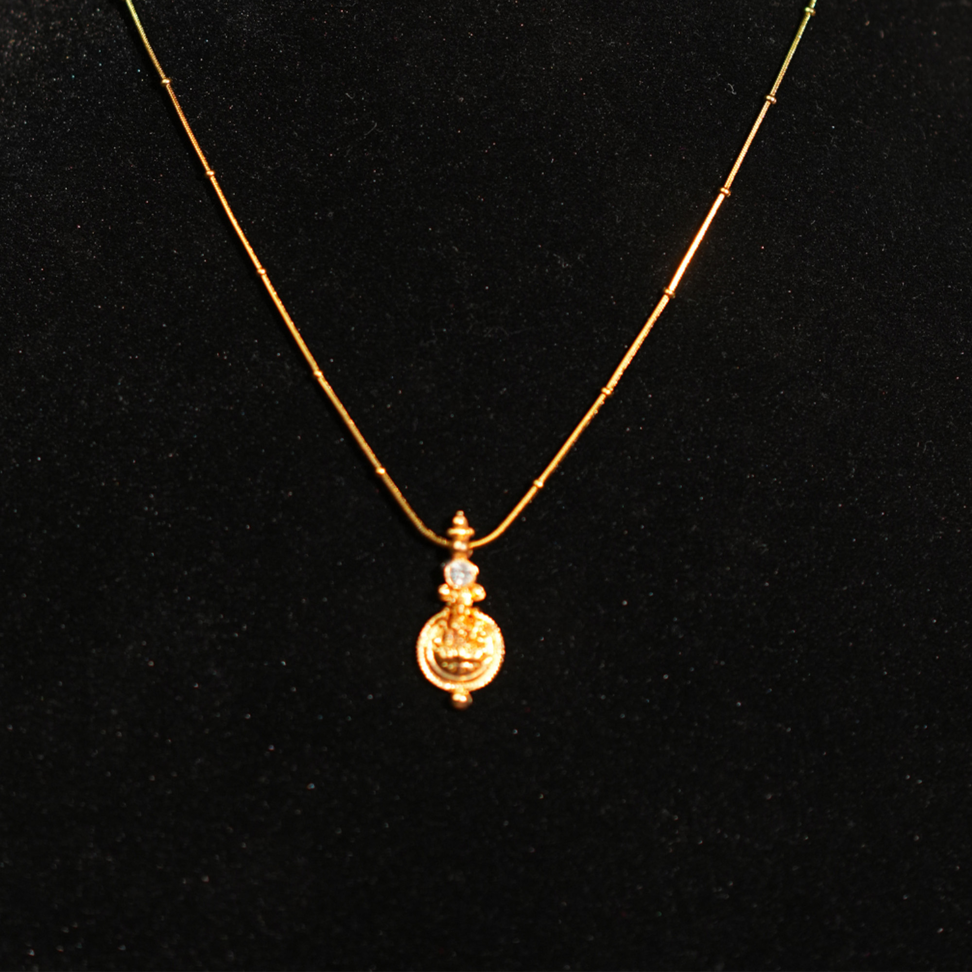 Crystal Dewdrop Invisible Chain Hero Product Image