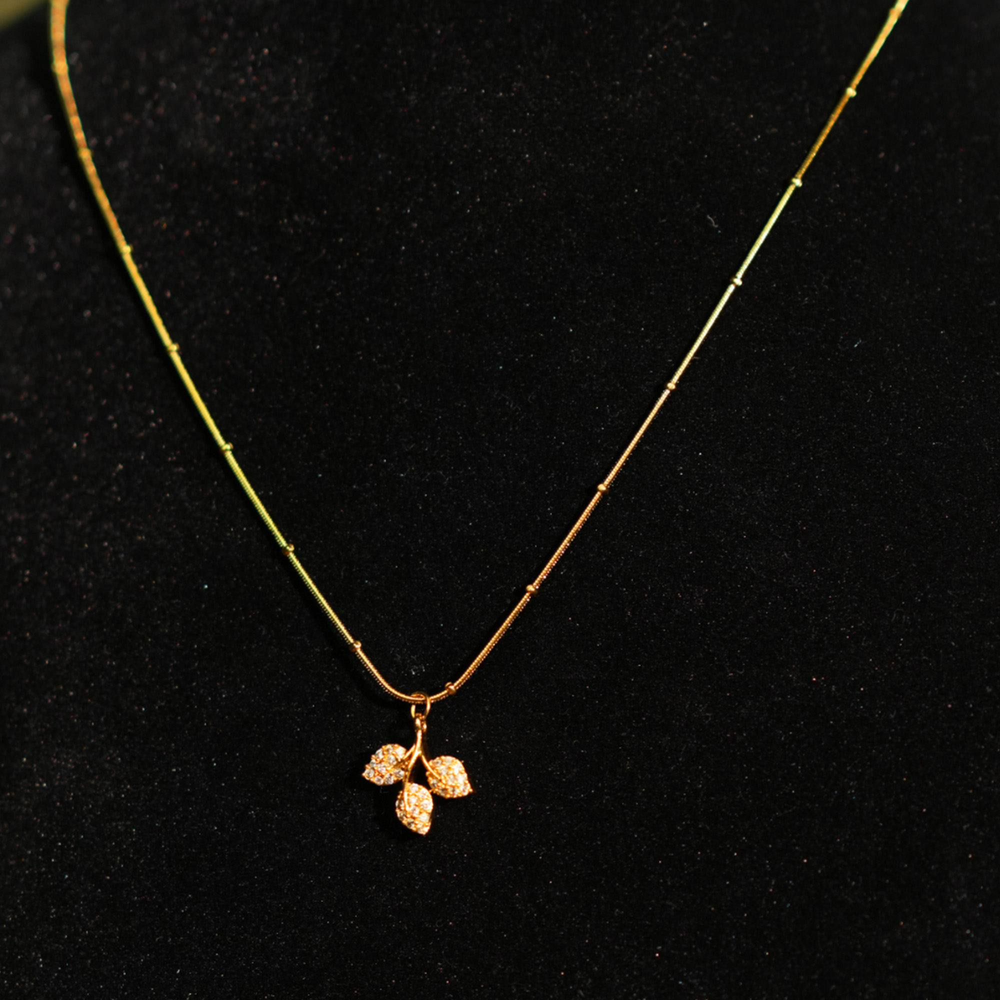Golden Aura Invisible Chain Close-Up Product Image