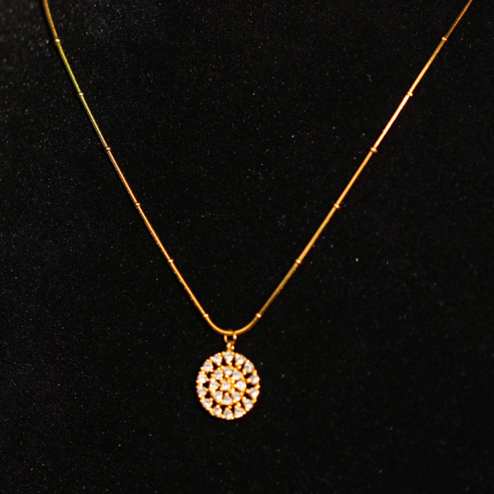 Golden Leaf Whisper Invisible Chain Close-Up Product Image