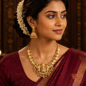 Traditional Antique Gold Bridal Necklace Set Worn by Woman